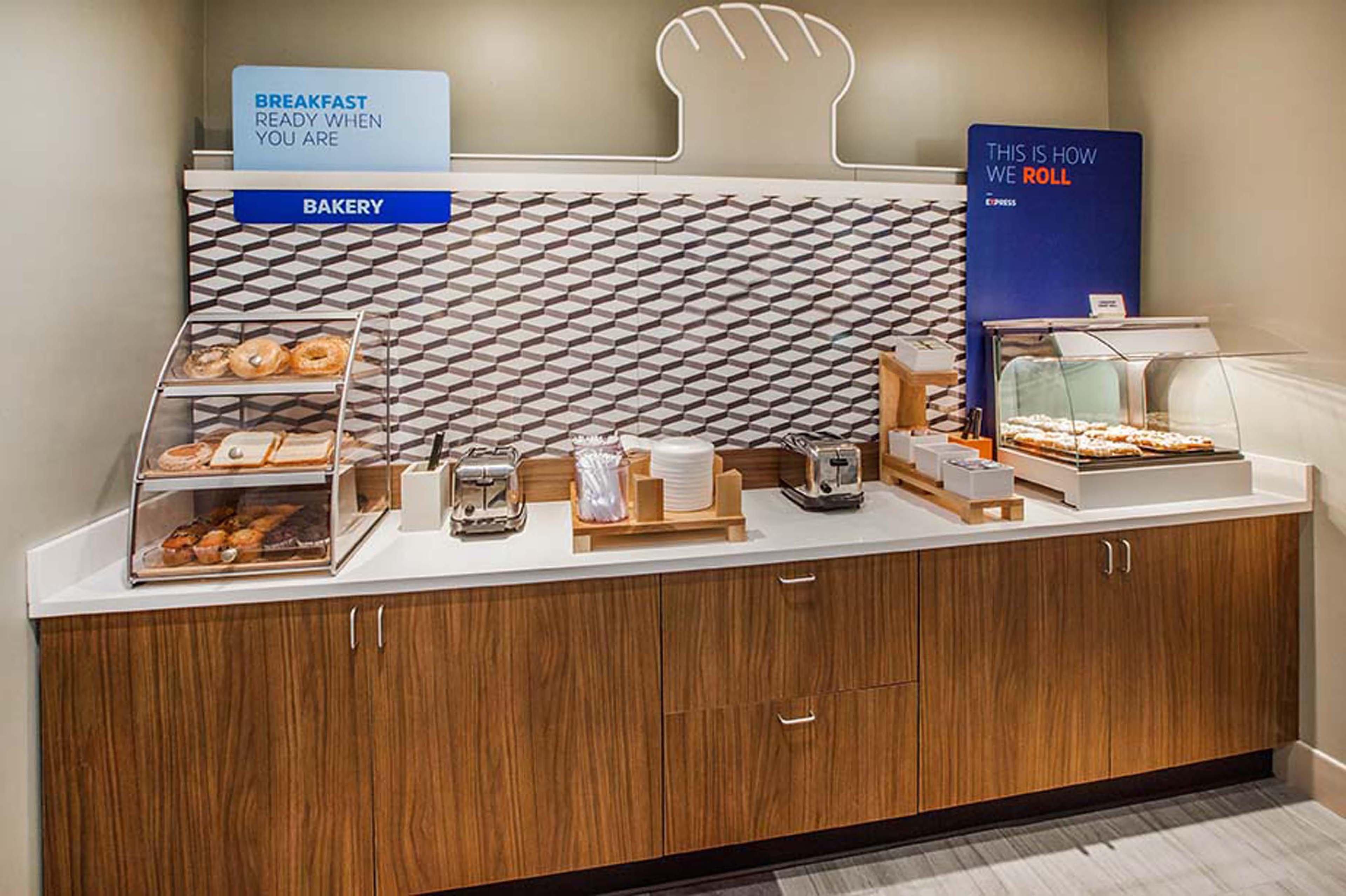 Holiday Inn Express Pembroke By Ihg מראה חיצוני תמונה