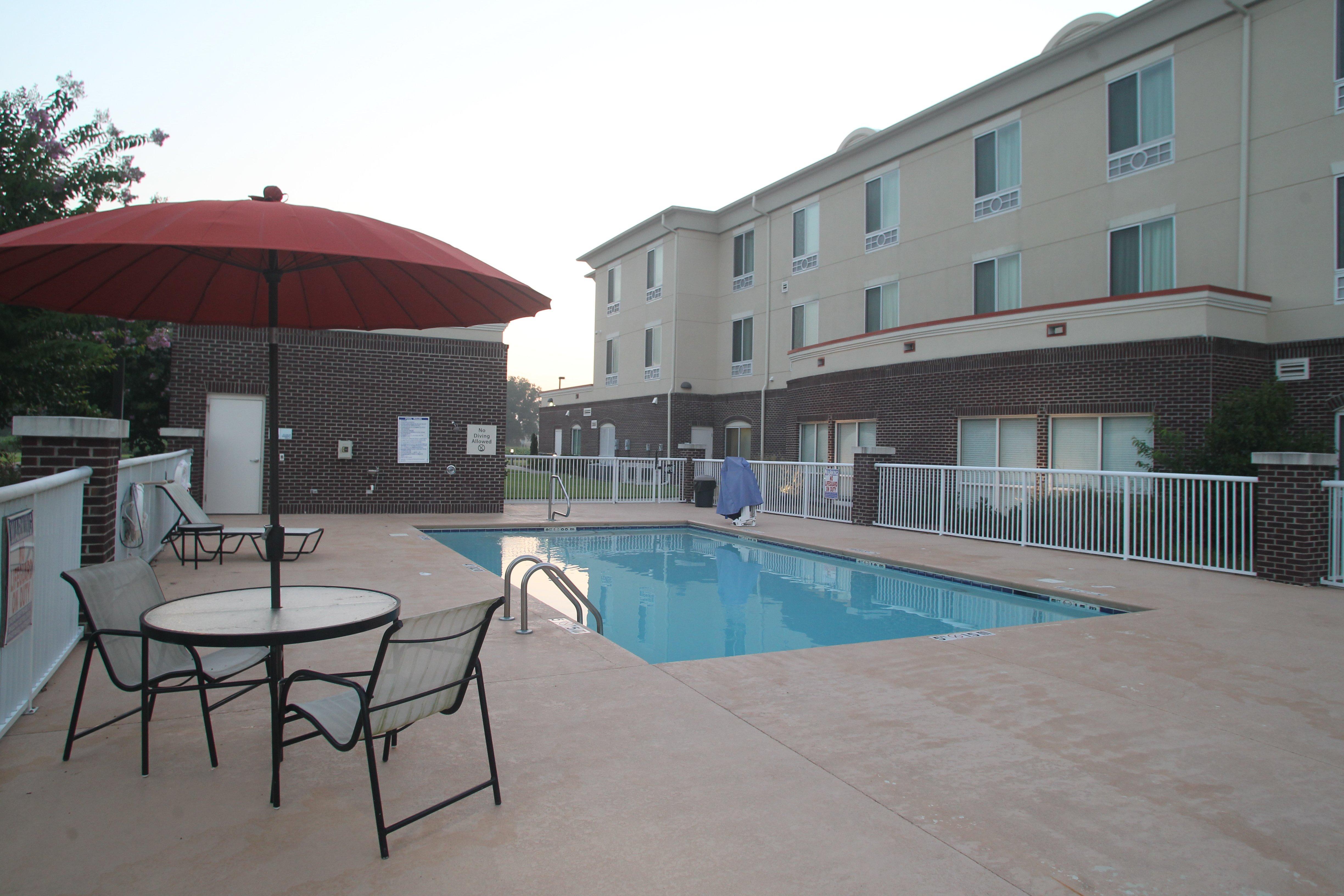 Holiday Inn Express Pembroke By Ihg מראה חיצוני תמונה