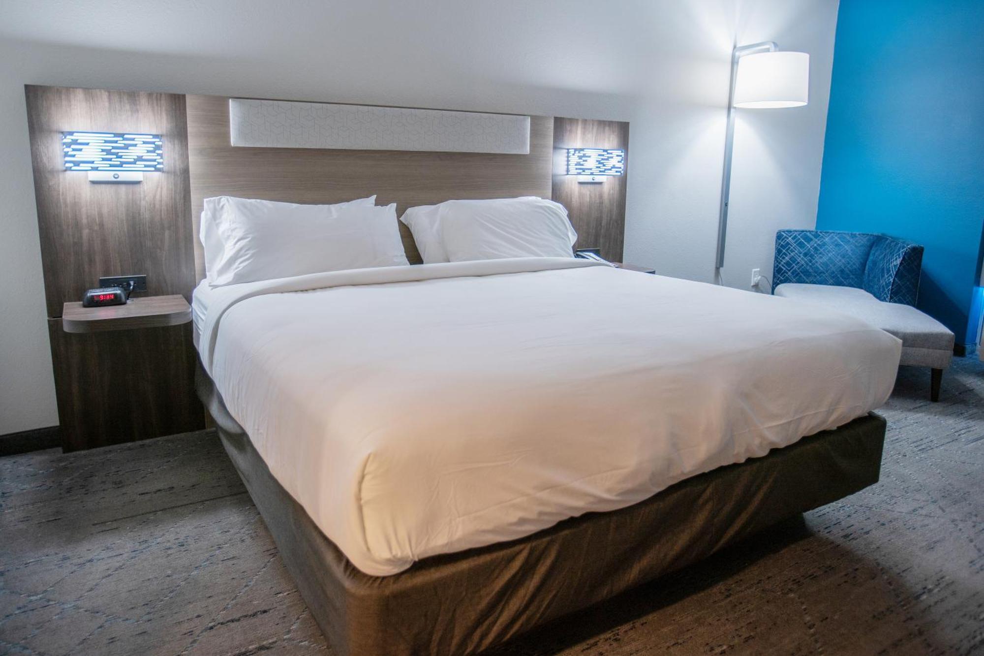 Holiday Inn Express Pembroke By Ihg מראה חיצוני תמונה