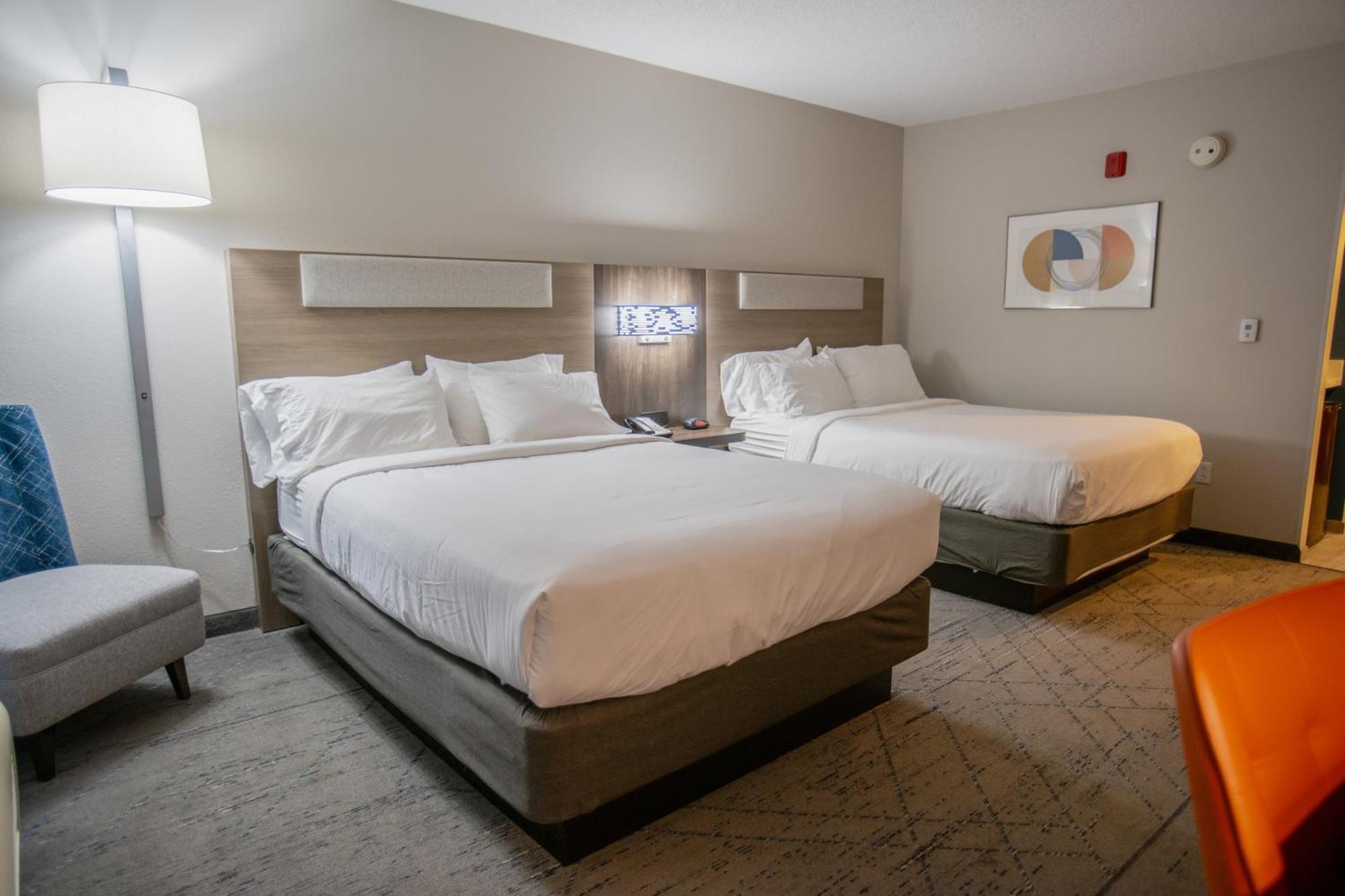 Holiday Inn Express Pembroke By Ihg מראה חיצוני תמונה