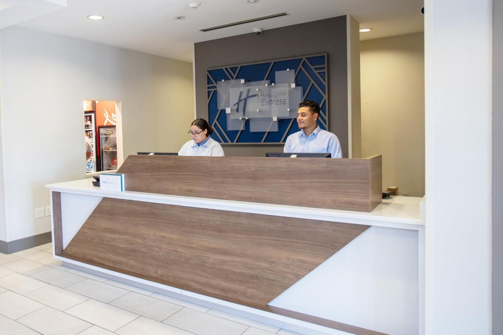 Holiday Inn Express Pembroke By Ihg מראה חיצוני תמונה