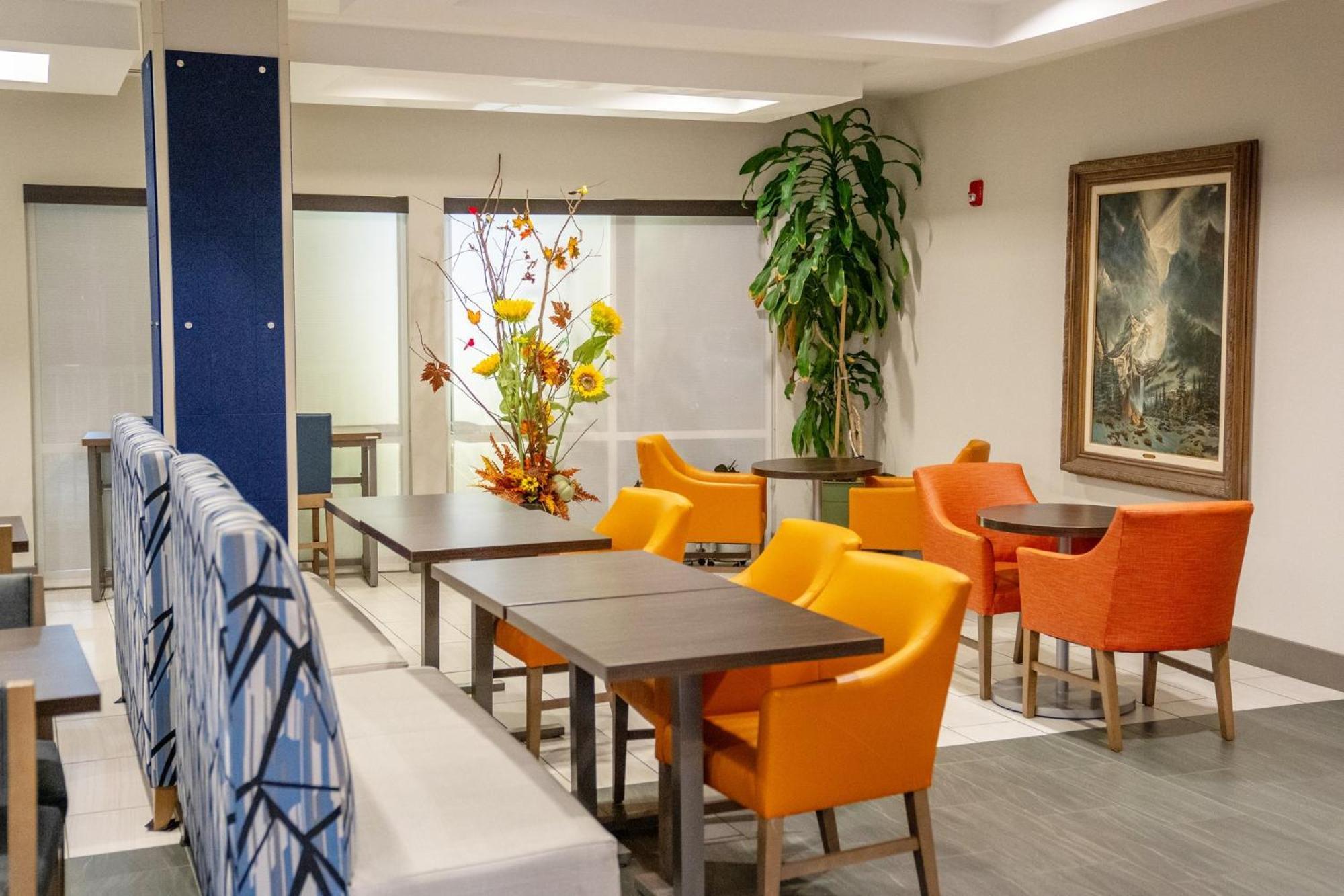 Holiday Inn Express Pembroke By Ihg מראה חיצוני תמונה