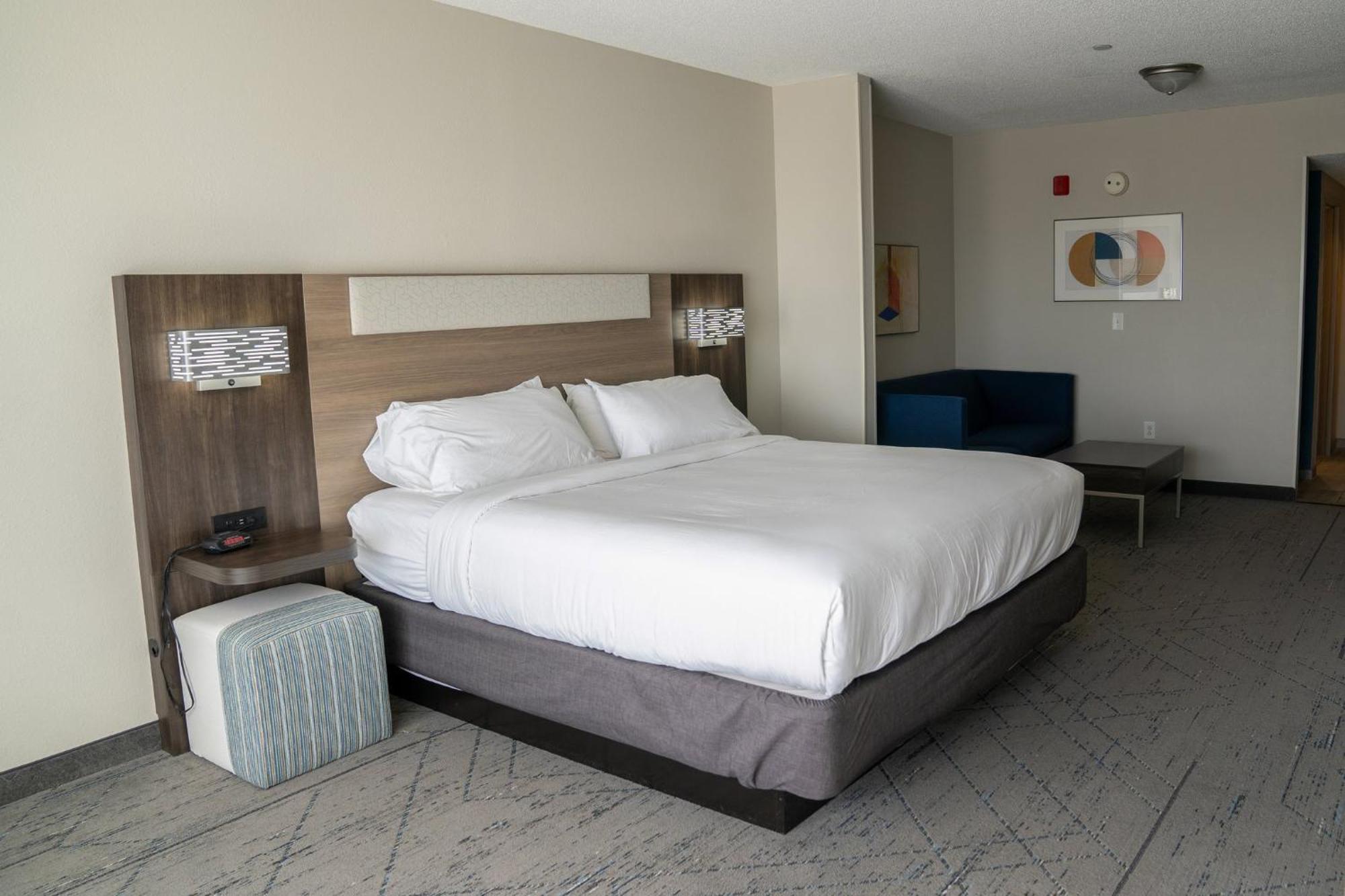 Holiday Inn Express Pembroke By Ihg מראה חיצוני תמונה