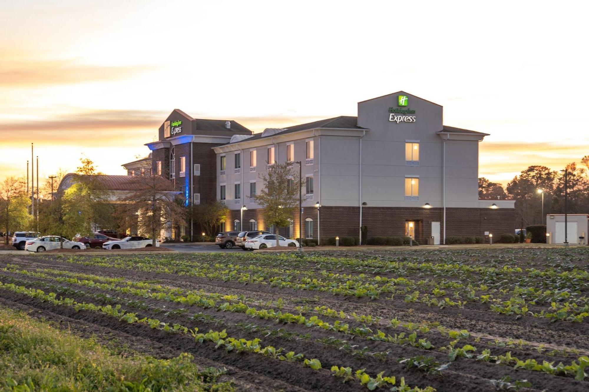 Holiday Inn Express Pembroke By Ihg מראה חיצוני תמונה