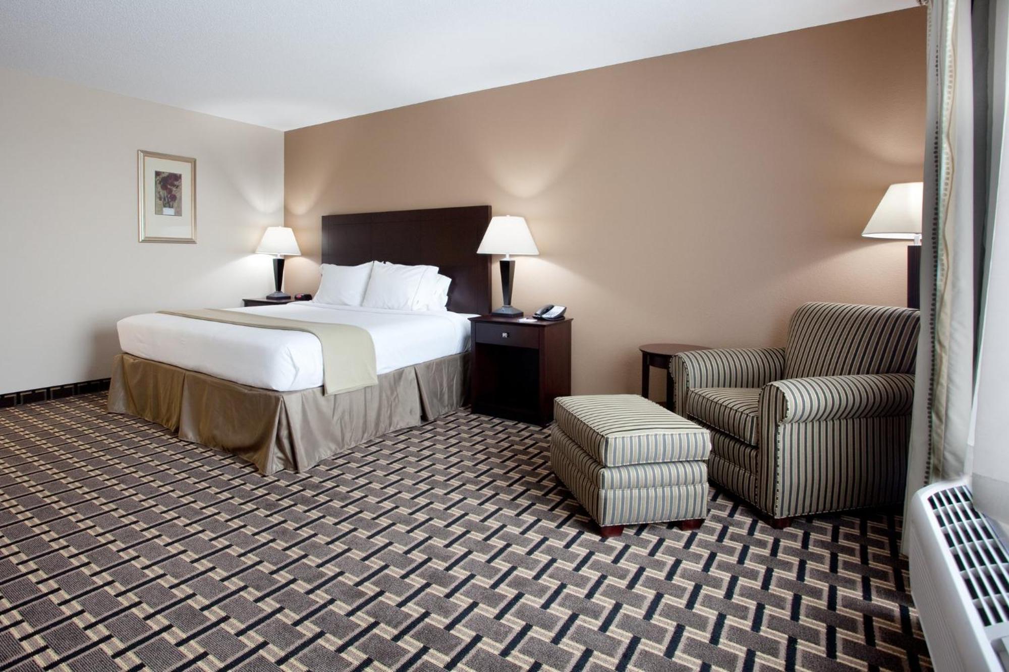 Holiday Inn Express Pembroke By Ihg מראה חיצוני תמונה